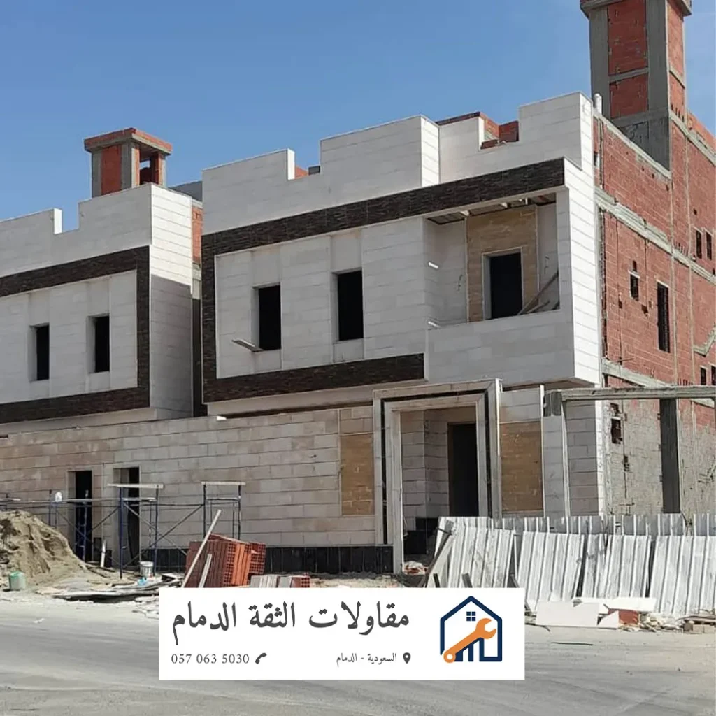 صورة عملية غسيل واجهة مبنى بالضغط العالي